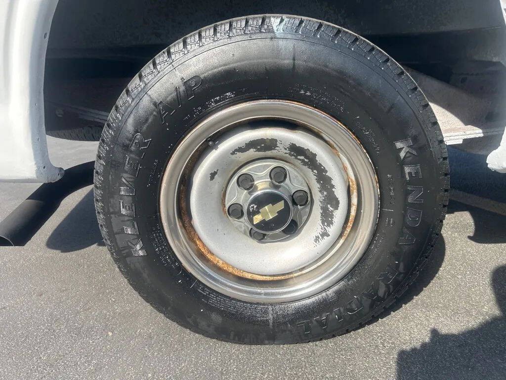 2001 Chevrolet Express Image 25