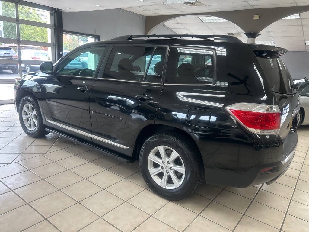 2012 Toyota Highlander Image 2