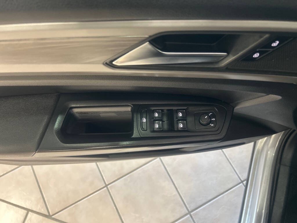 2020 Volkswagen Atlas Cross Sport Image 18