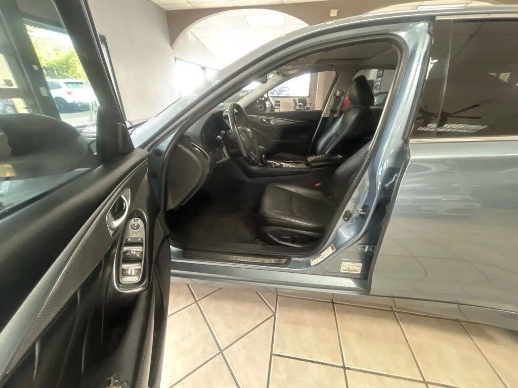 2017 INFINITI Q50 Image 9