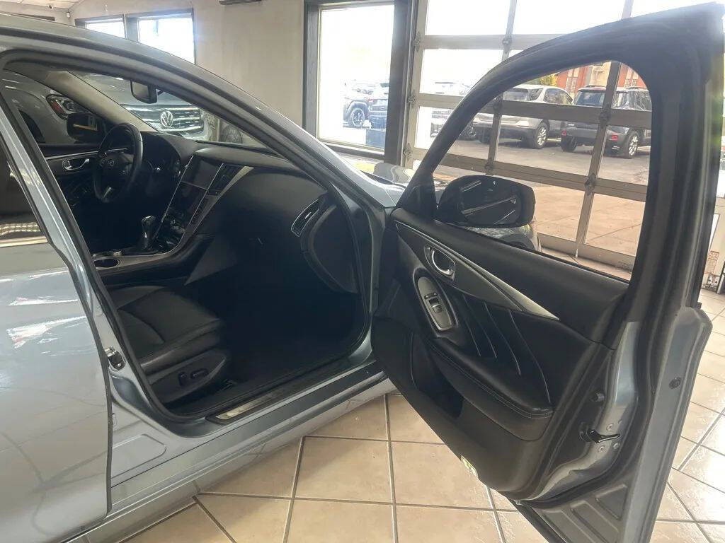 2017 INFINITI Q50 Image 27