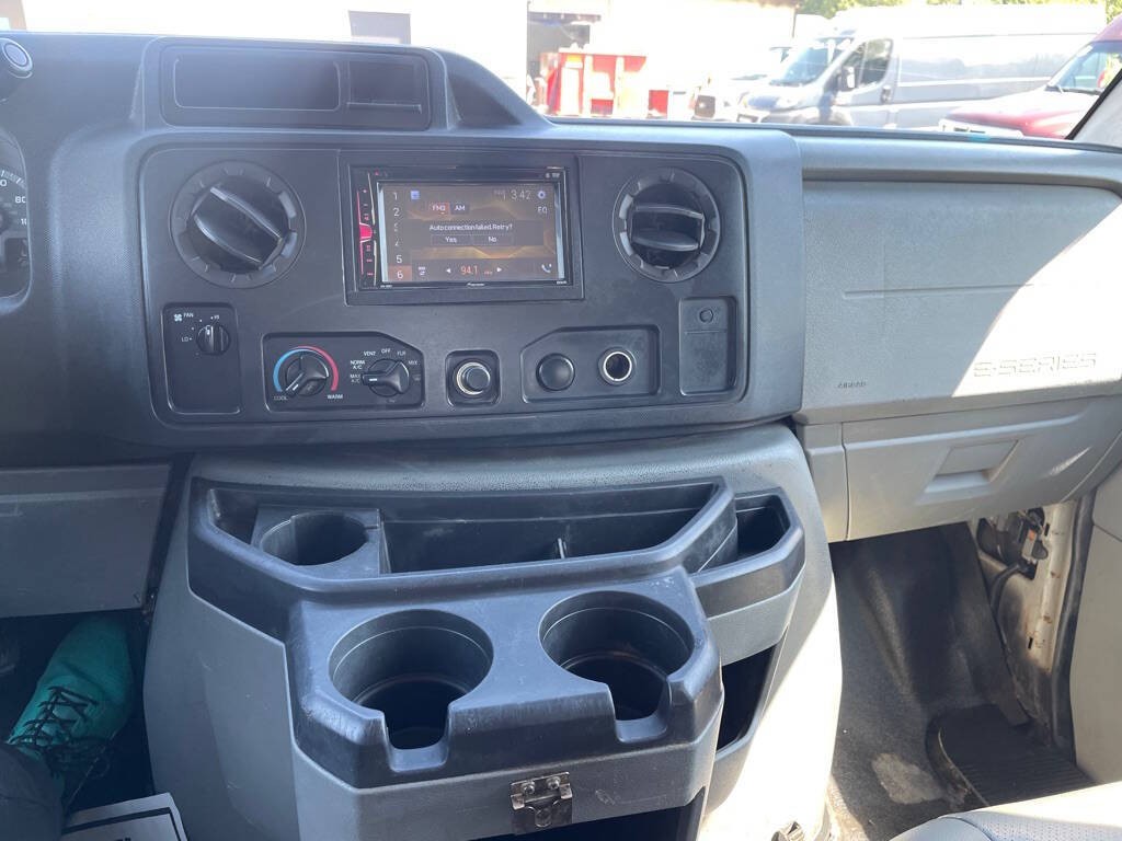 2009 Ford E-Series Image 11