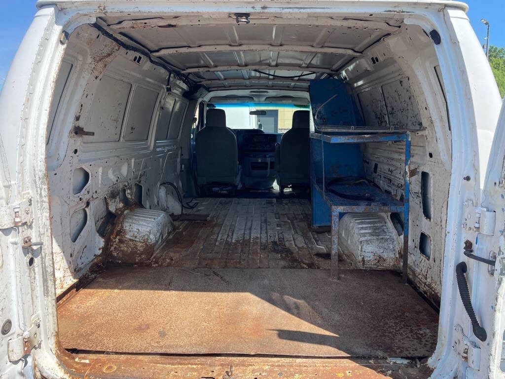 2009 Ford E-Series Image 13