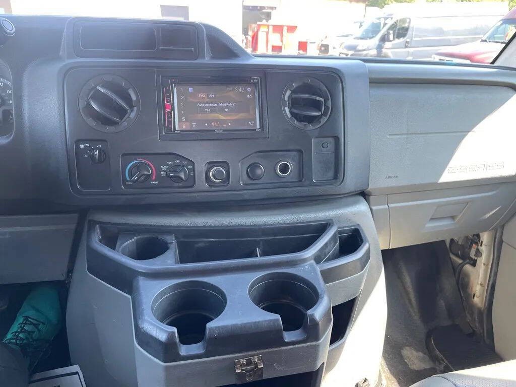 2009 Ford E-Series Image 11