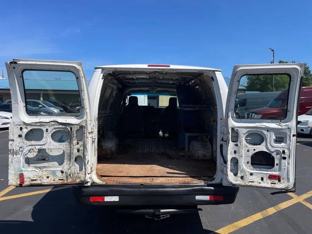 2009 Ford E-Series Image 12