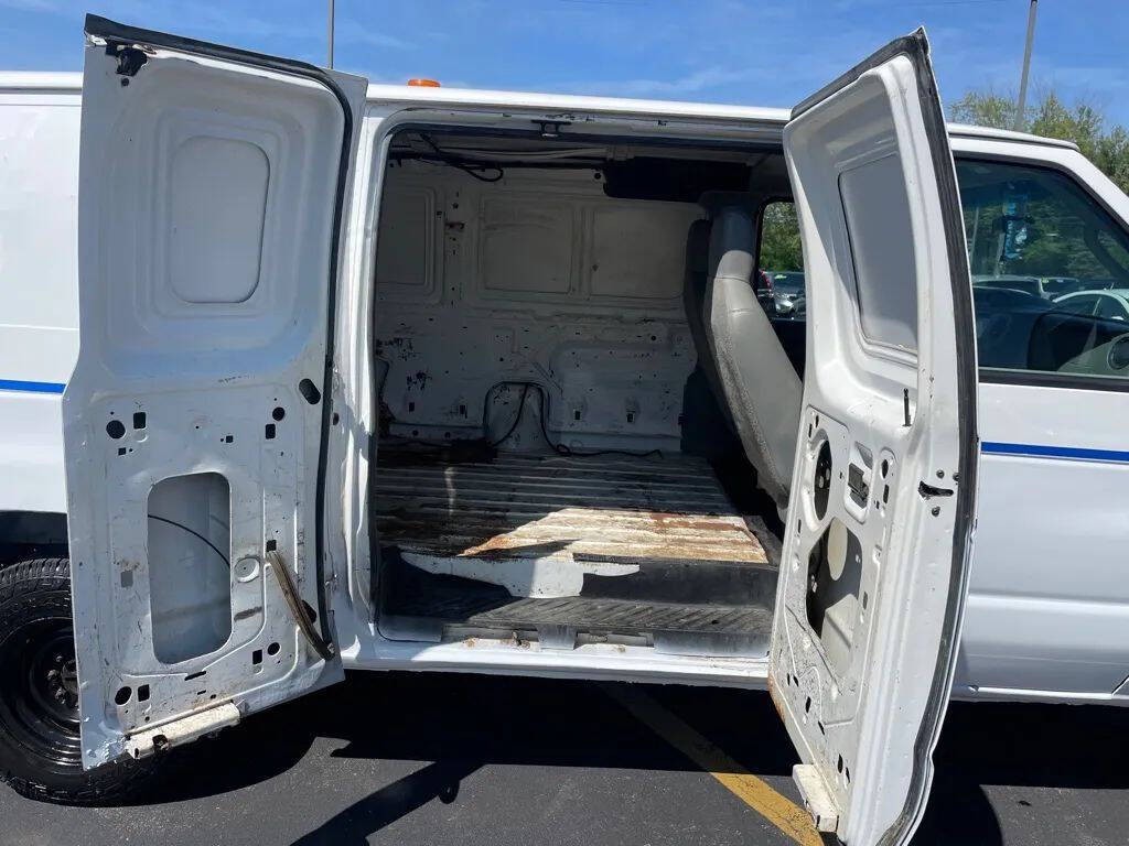 2009 Ford E-Series Image 14