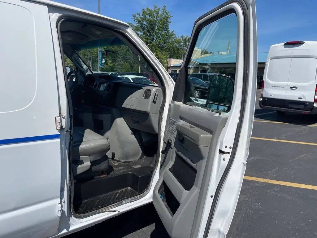 2009 Ford E-Series Image 16