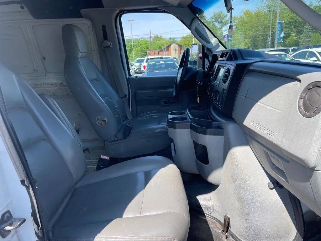 2009 Ford E-Series Image 17