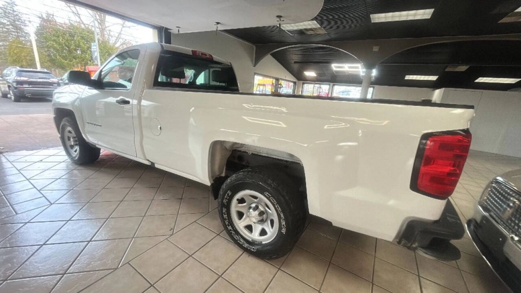 2016 Chevrolet Silverado 1500 Image 2