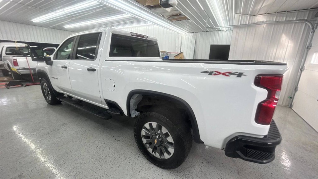 2022 Chevrolet Silverado 1500 Image 2