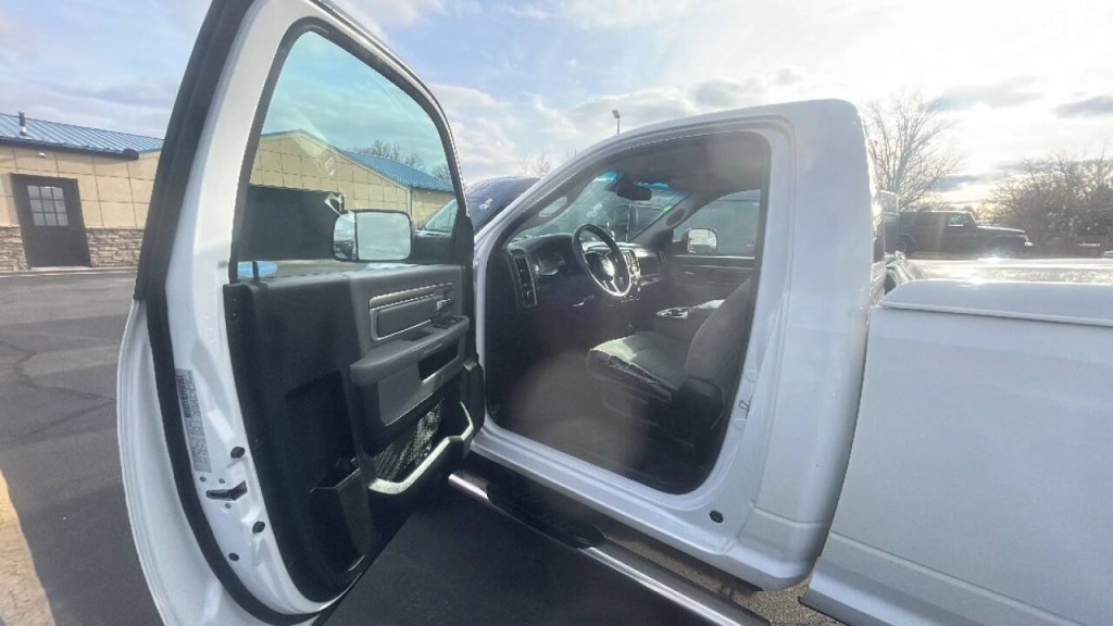 2015 RAM 2500 Image 8