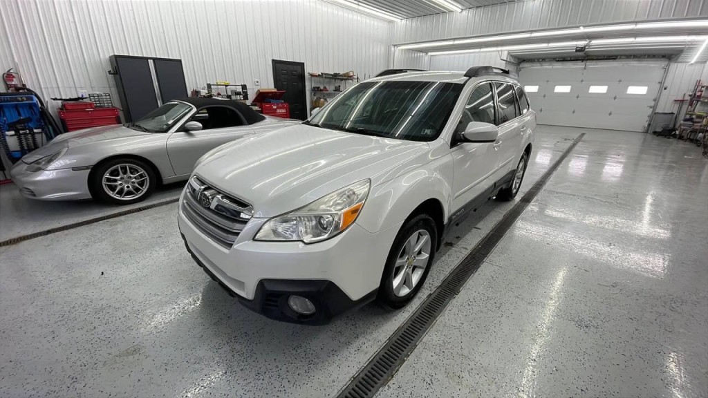 2013 Subaru Outback Image 1