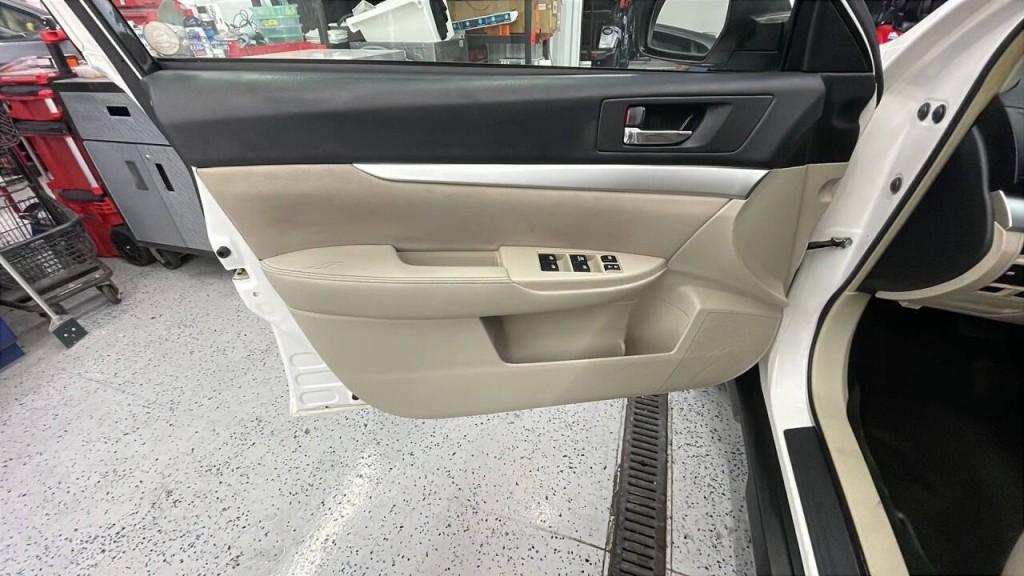 2013 Subaru Outback Image 8