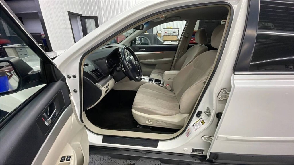 2013 Subaru Outback Image 9