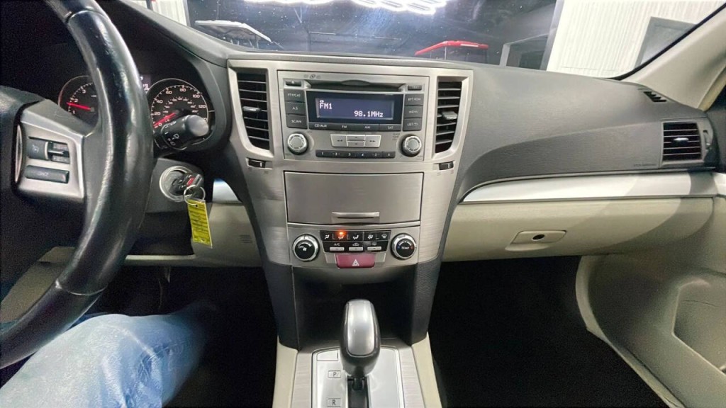 2013 Subaru Outback Image 13