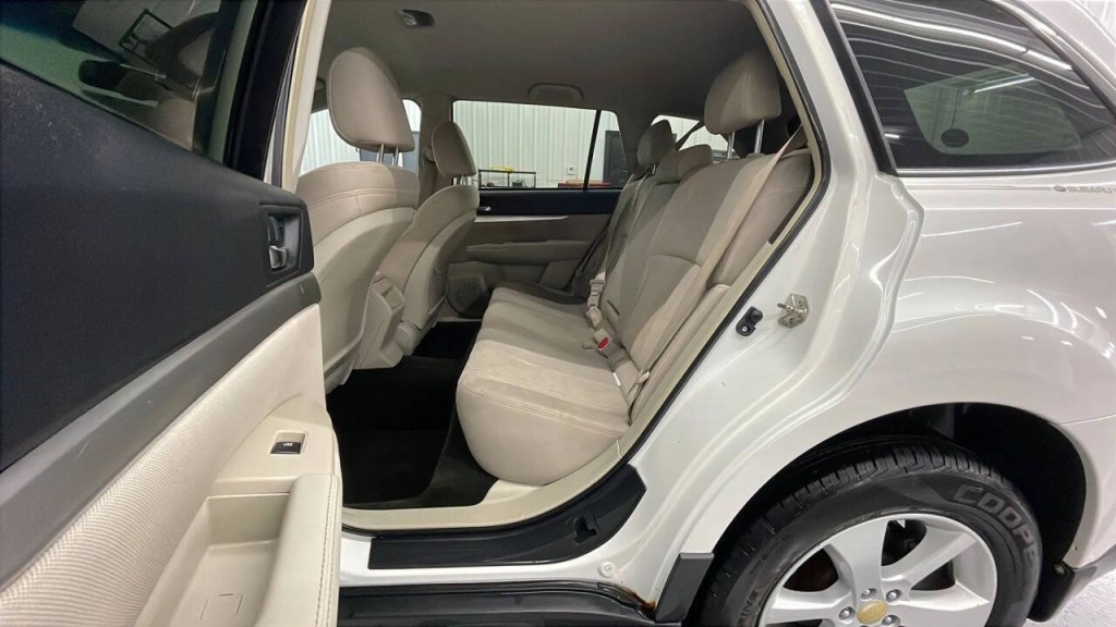 2013 Subaru Outback Image 17