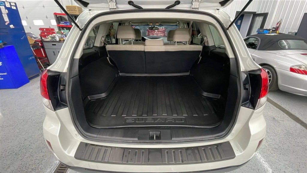 2013 Subaru Outback Image 18