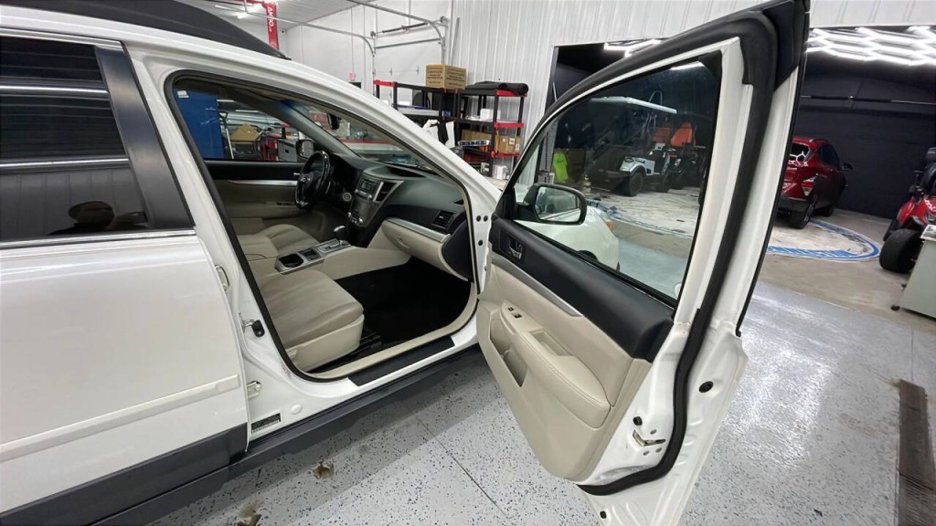 2013 Subaru Outback Image 20