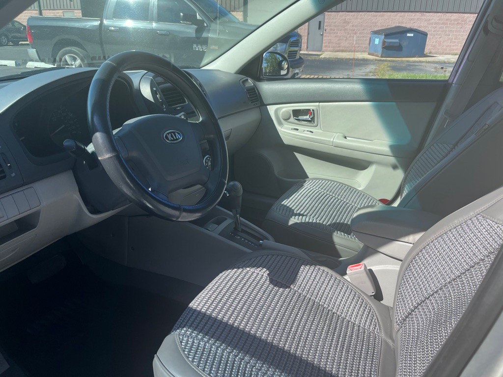 2008 Kia Spectra Image 5