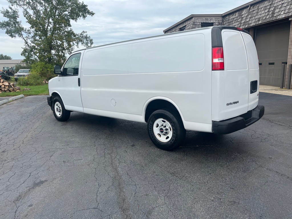 2019 GMC Savana Image 2