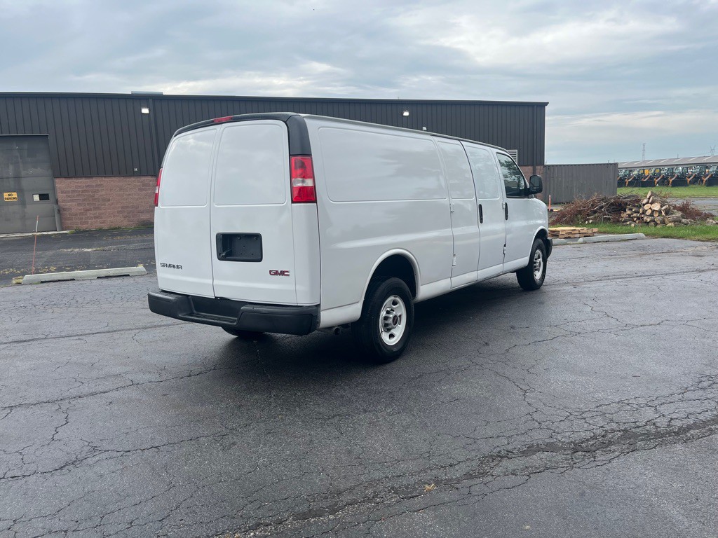 2019 GMC Savana Image 3