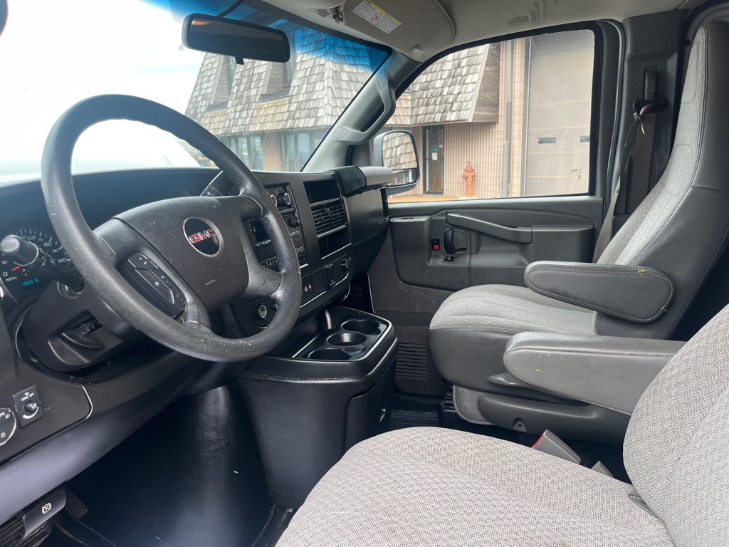 2019 GMC Savana Image 9