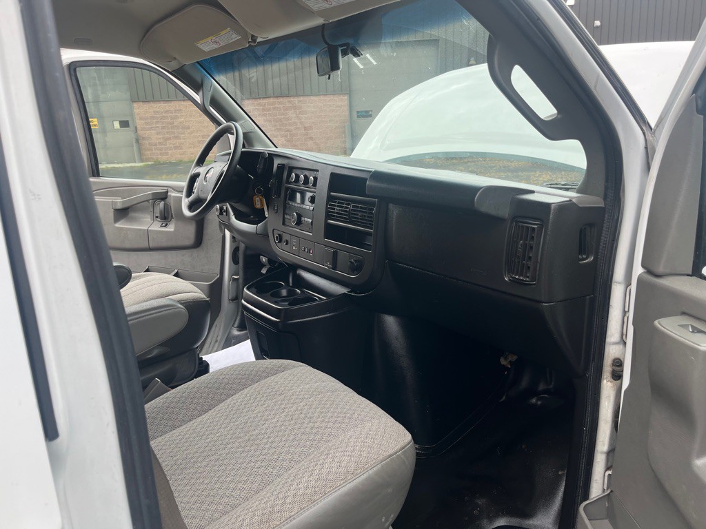 2019 GMC Savana Image 15