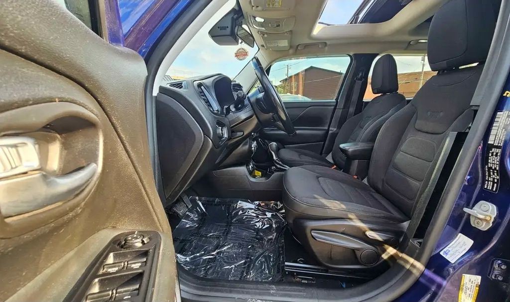 2017 Jeep Renegade Image 9