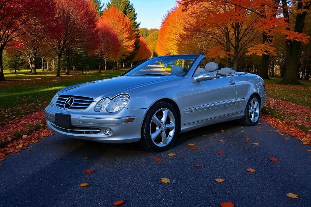 2005 Mercedes-Benz CLK-Class Image 2