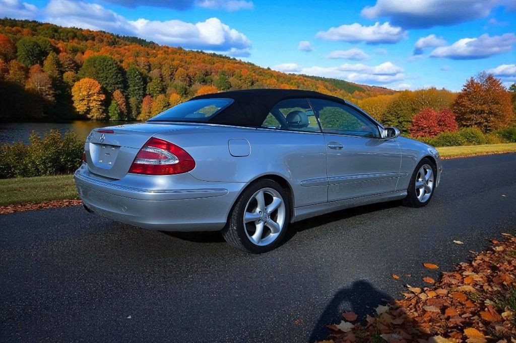2005 Mercedes-Benz CLK-Class Image 4