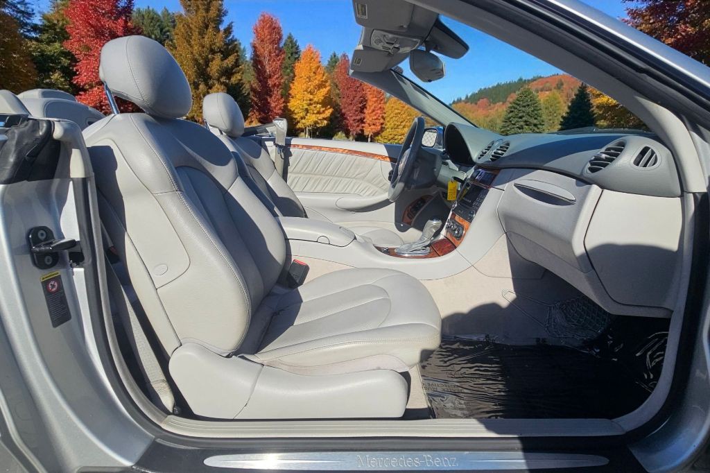 2005 Mercedes-Benz CLK-Class Image 7