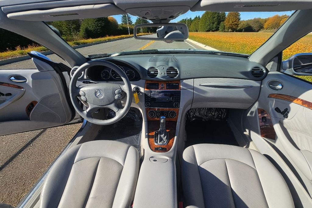 2005 Mercedes-Benz CLK-Class Image 9