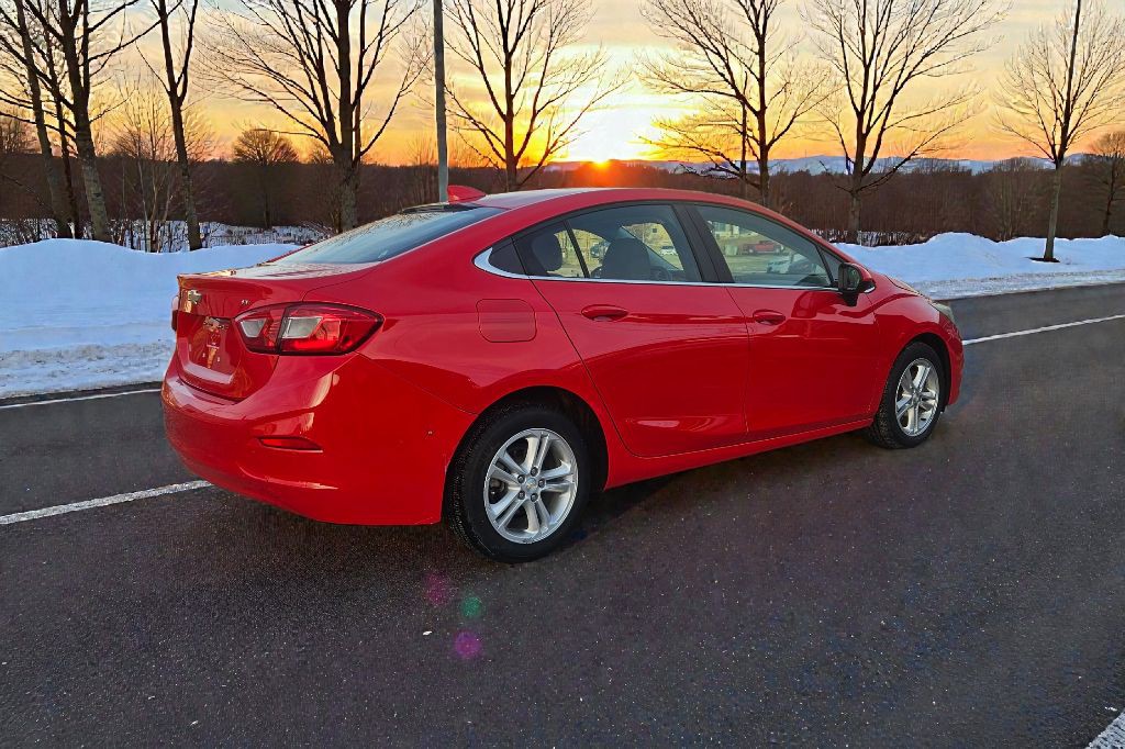 2018 Chevrolet Cruze Image 3