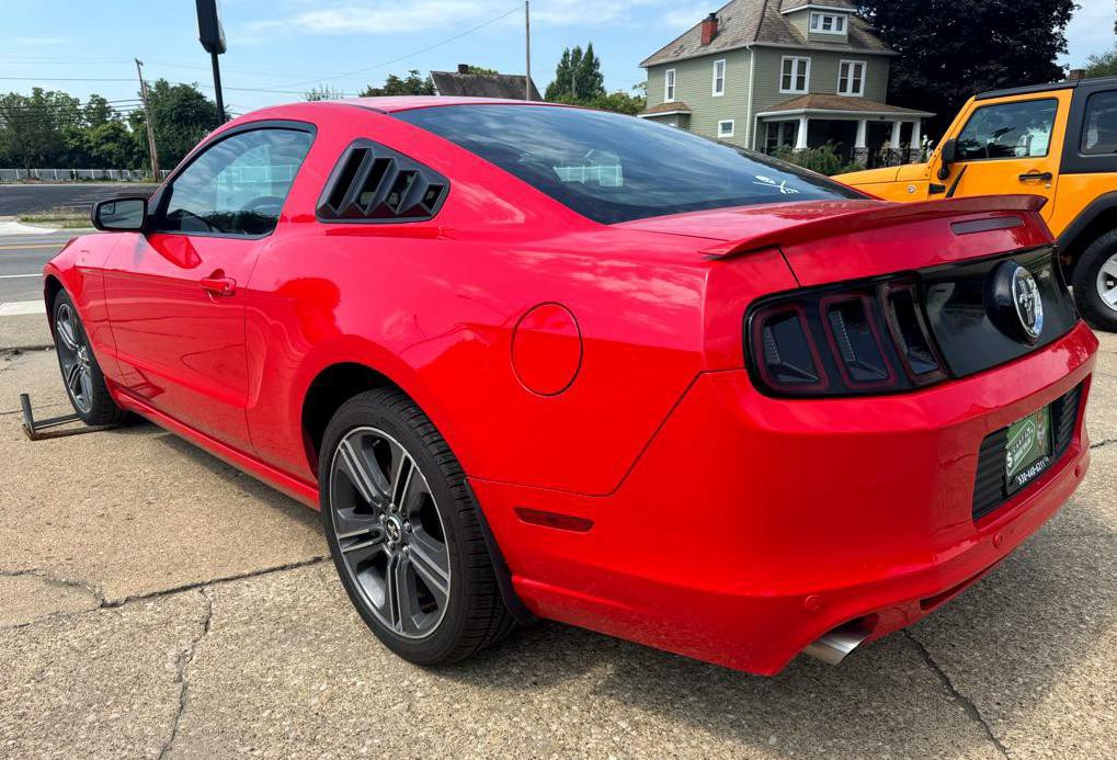 2013 Ford Mustang Image 8