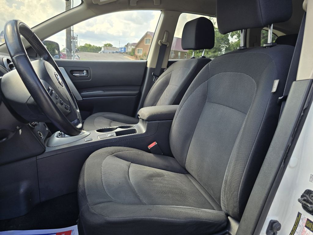 2015 Nissan Rogue Image 10