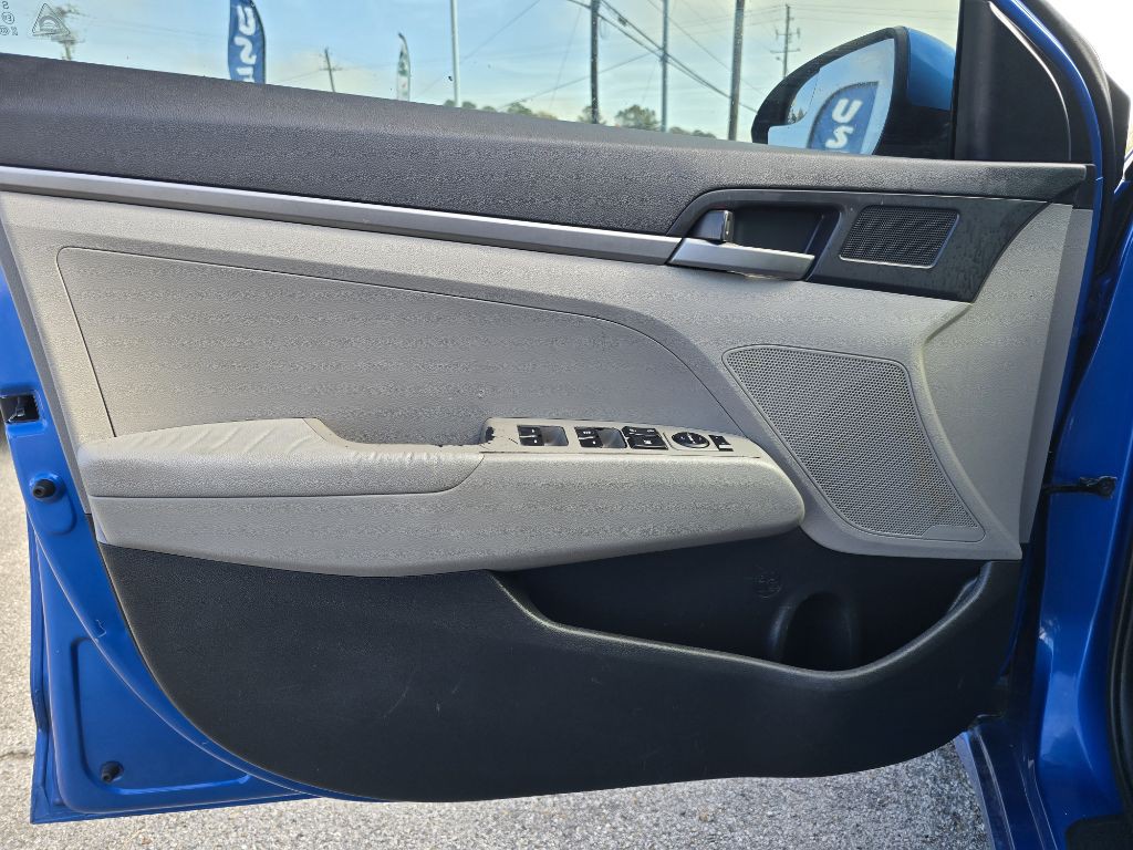 2017 Hyundai Elantra Image 10
