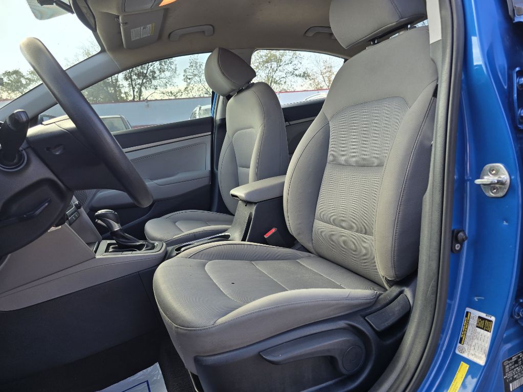 2017 Hyundai Elantra Image 11