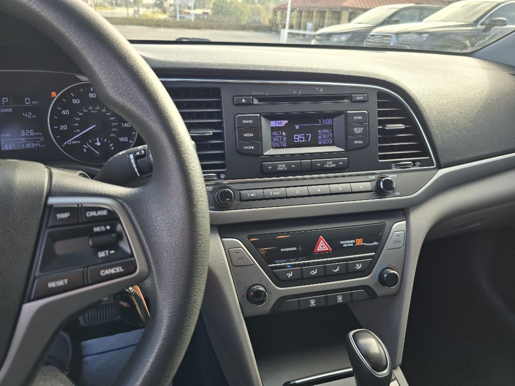 2017 Hyundai Elantra Image 13