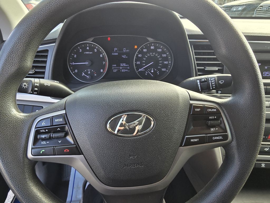 2017 Hyundai Elantra Image 16