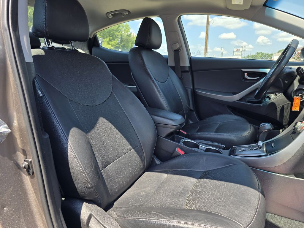 2013 Hyundai Elantra Image 16