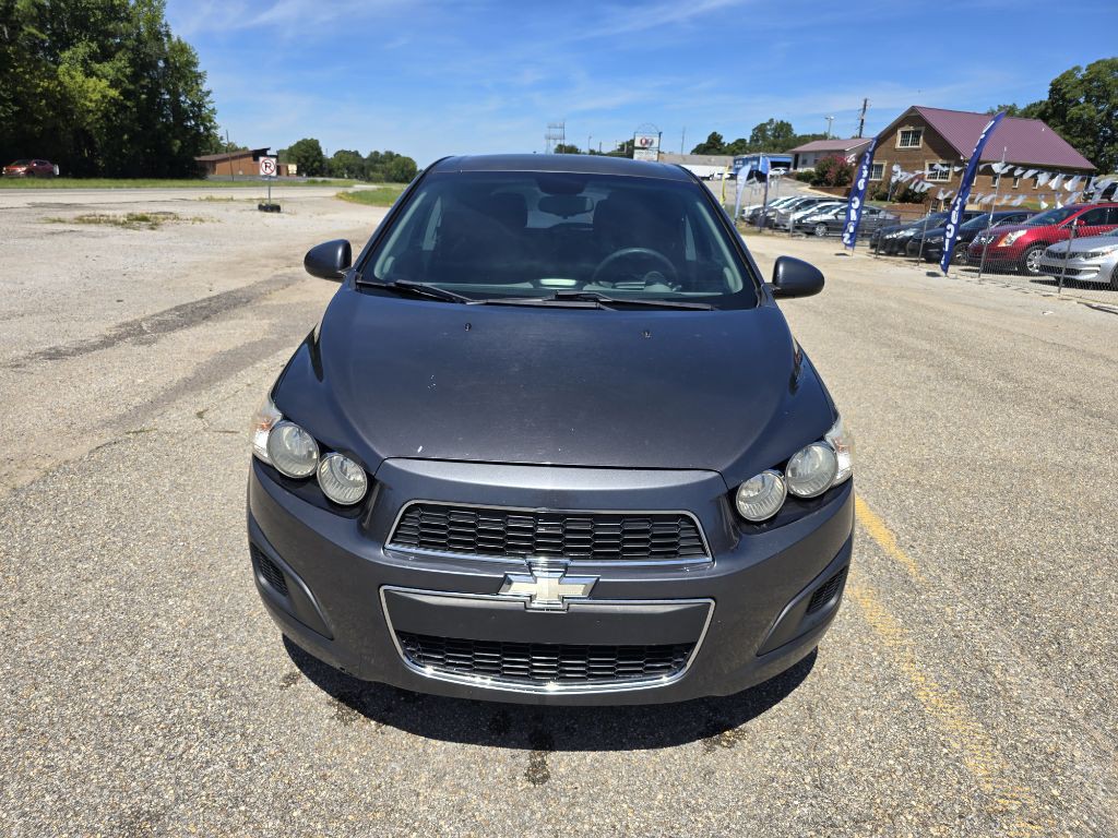 2013 Chevrolet Sonic Image 2