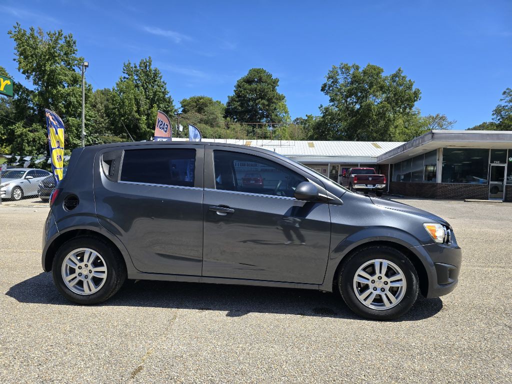 2013 Chevrolet Sonic Image 4