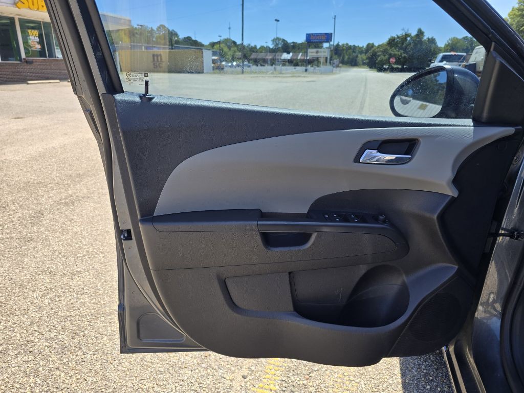 2013 Chevrolet Sonic Image 9