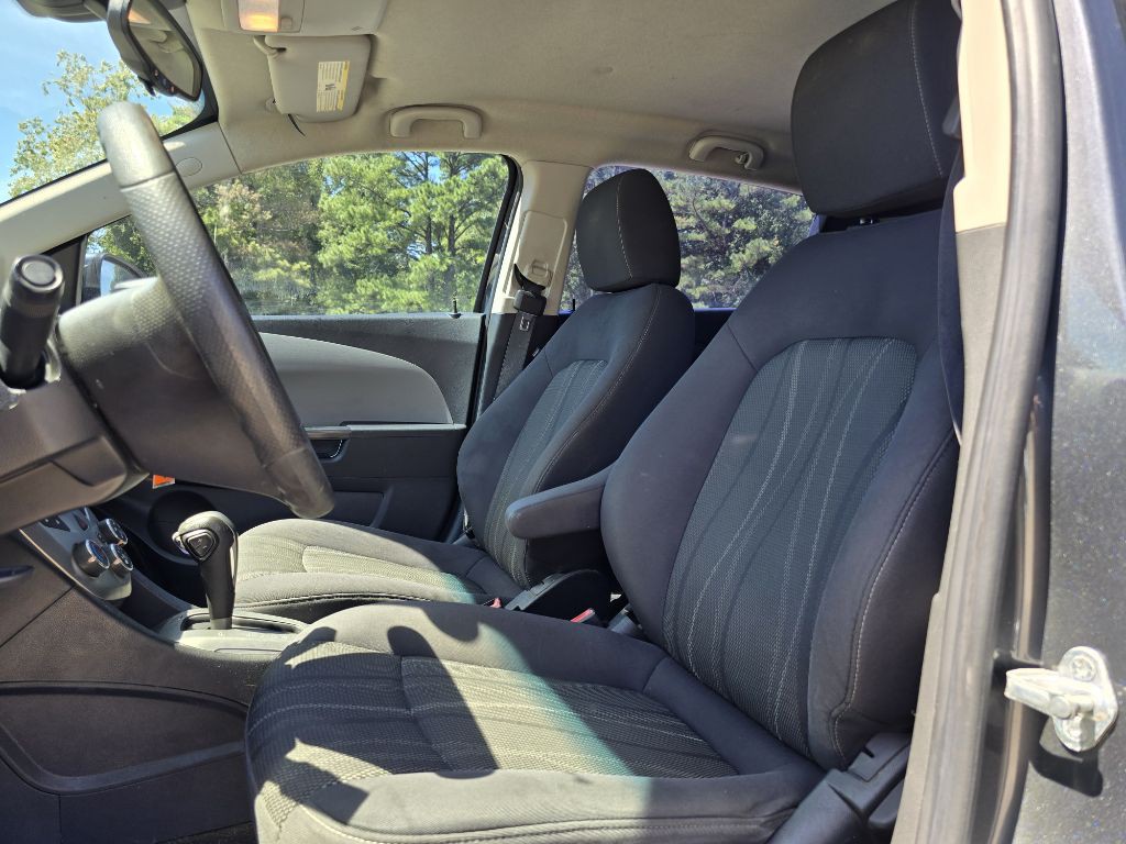 2013 Chevrolet Sonic Image 10