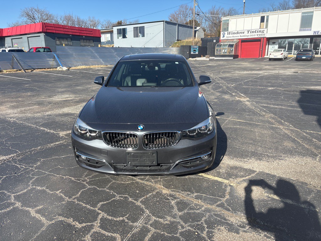 2017 BMW 3 Series Image 2