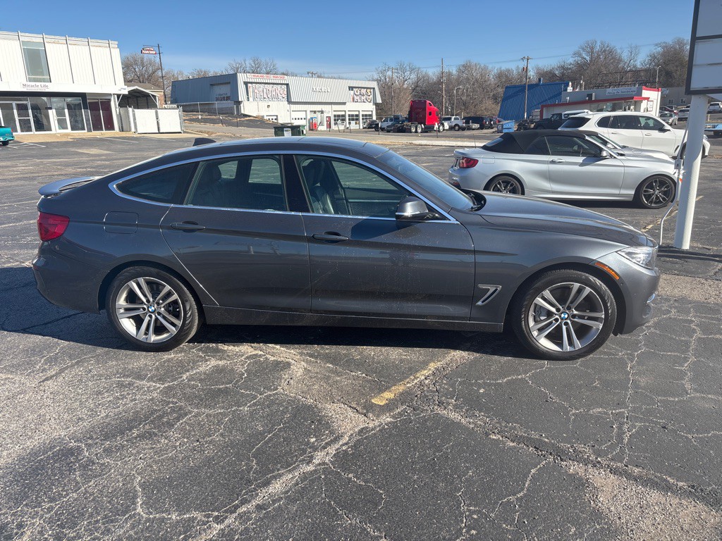 2017 BMW 3 Series Image 3