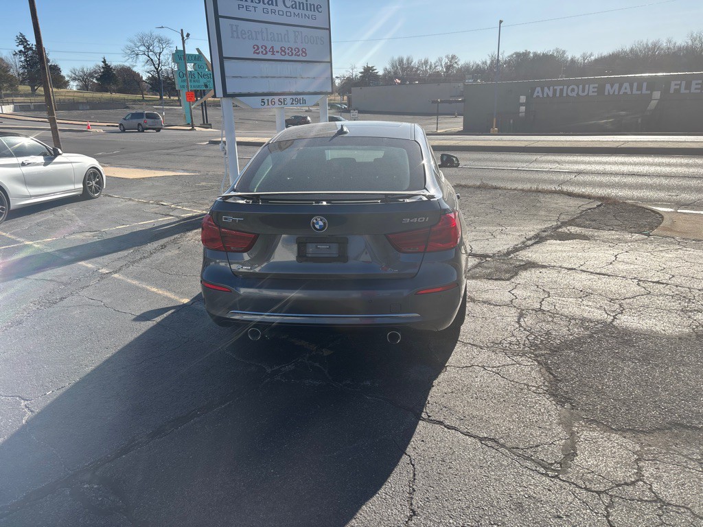 2017 BMW 3 Series Image 4