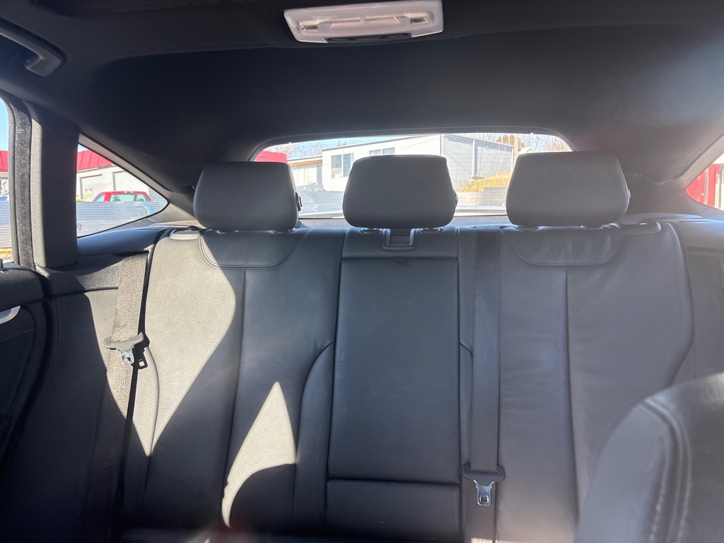 2017 BMW 3 Series Image 7