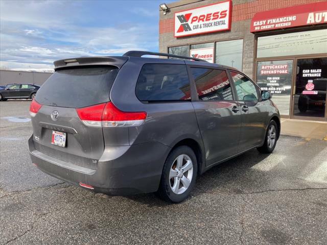 2011 Toyota Sienna Image 4