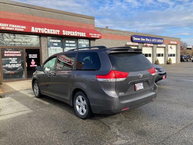 2011 Toyota Sienna Image 6